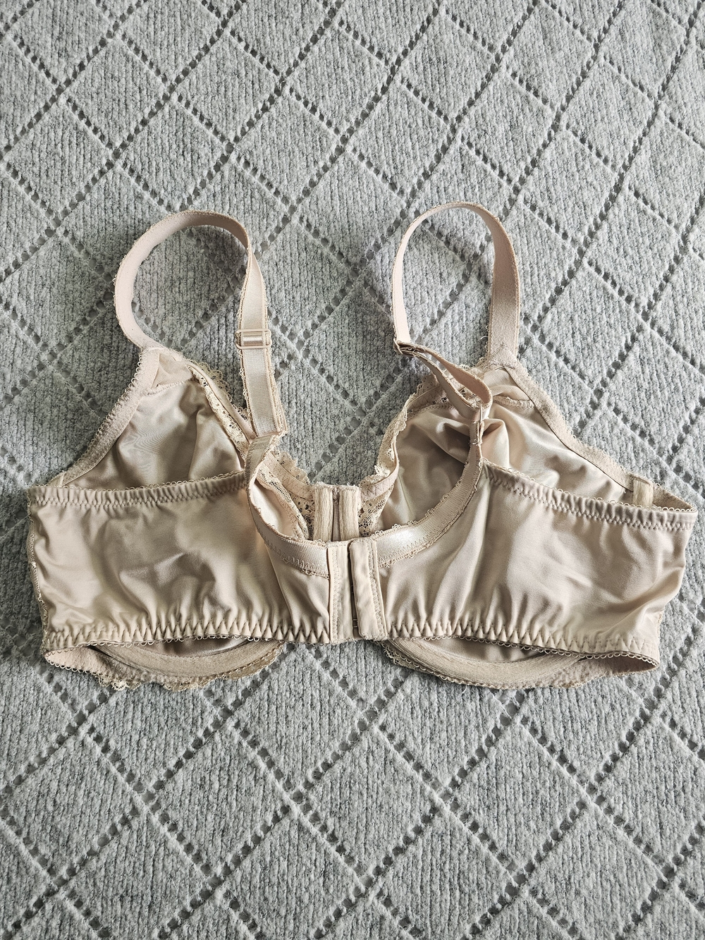 Wacoal Nude and Black Lace Trim Underwire Bras - Picture 9 of 11